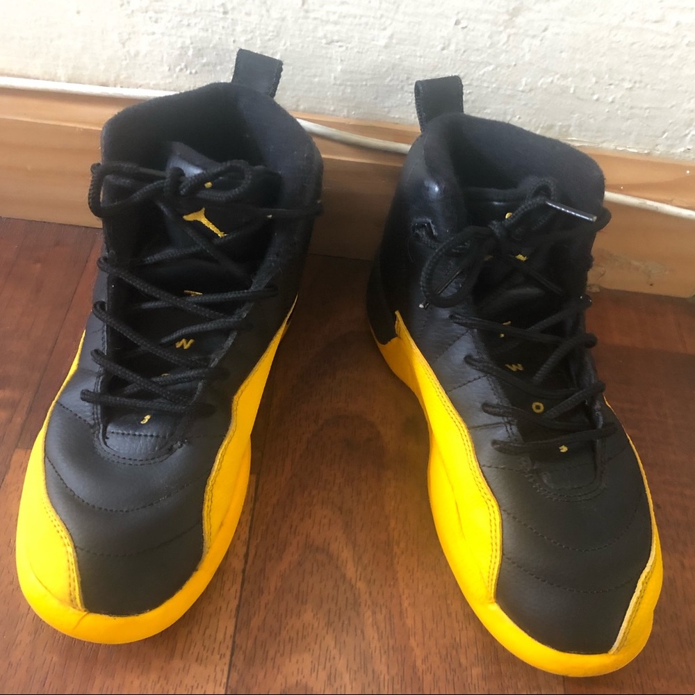 Jordan 12s black&yellow preschool (3)